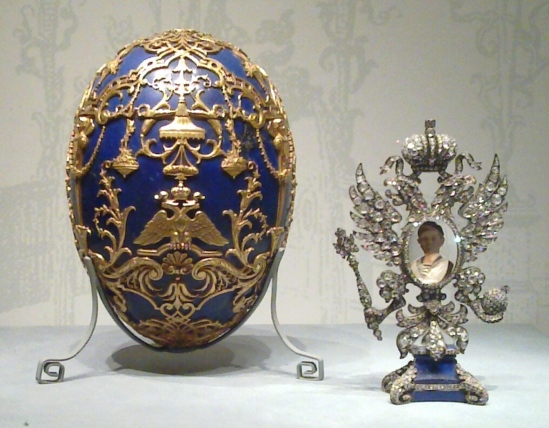 Tsarevich_Faberg_egg_and_surprise